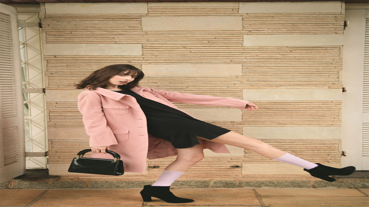 Girl-possing